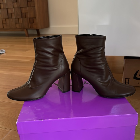 BY FAR
Vlada Bear Bootie Nappa Leather Size 8 - Picture 9 of 9
